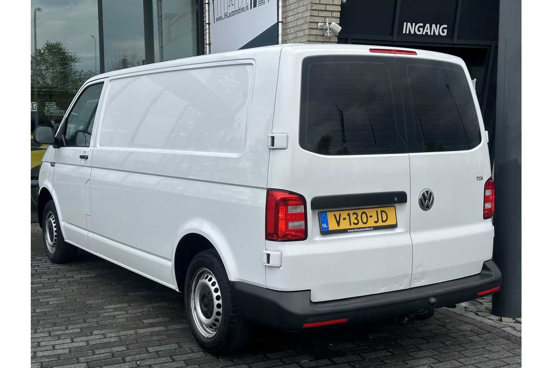 Volkswagen Transporter 2.0 TDI L2H1*AIRCO*NAVI*BLUETOOTH*HAAK*BETIMMERING